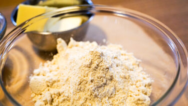 お菓子作りに欠かせないベーキングパウダーとは