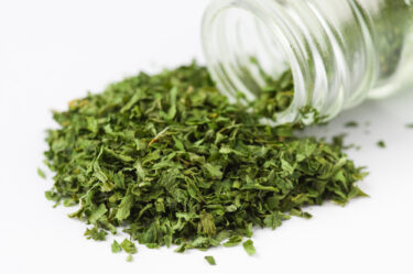 ふんわりと香りが贅沢な乾燥パセリの魅力とは