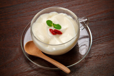 やさしい香りと口どけが魅力　歴史・素材・アレンジで楽しむ杏仁豆腐の世界