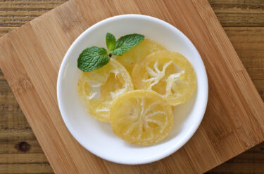 爽やかな酸味と香りを添える万能食材「レモンスライス」の魅力を深掘り！